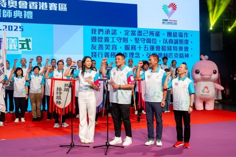 育馆隆重举, 香港志愿者 育馆隆重举, 香港志愿者