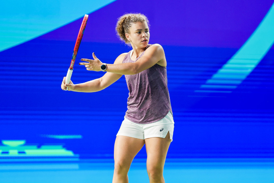 有直接竞争, 然发出一记